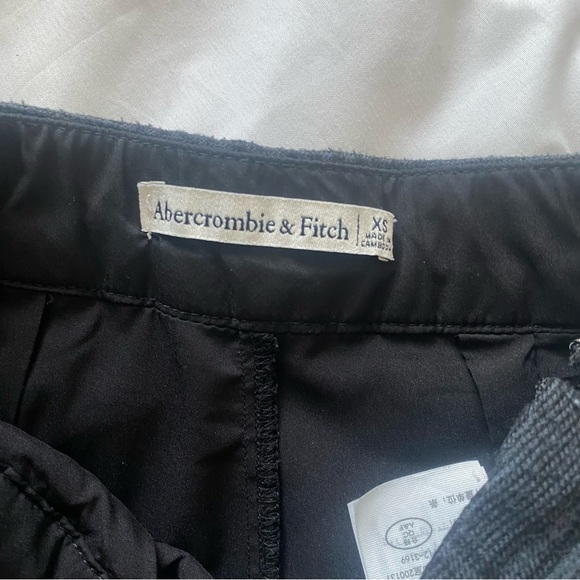 🦖 Plaid dark grey Abercrombie & Fitch skort - Picture 2 of 5